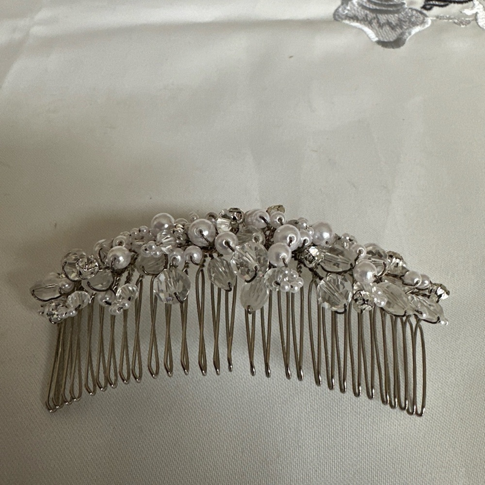 Bridal pearl stones hair comb - Picture 4 of 4